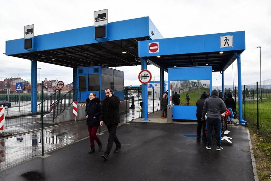 Slavonski Brod: Na graničnom prijelazu otvoren novi prometni trak za prometovanje pješaka