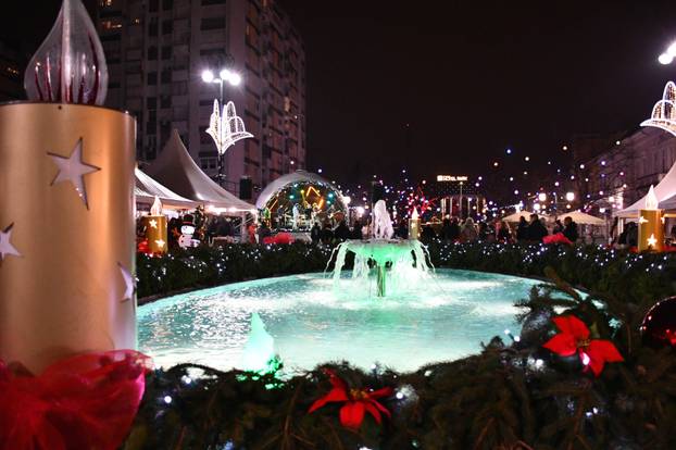 FOTO U Slavonskom Brodu zapaljena 3. adventska svijeća