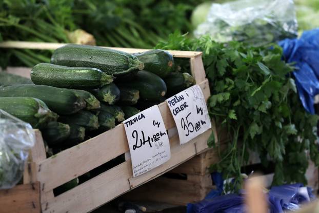 Zagreb: Cijene u eurima na tržnici u Gajnicama