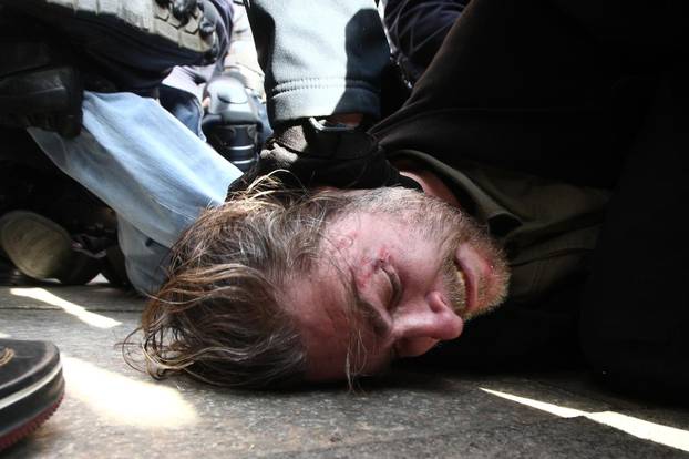 ARHIVA: Zagreb: Na prosvjedu protiv EU policija grubo privela nekolicinu prosvjednika