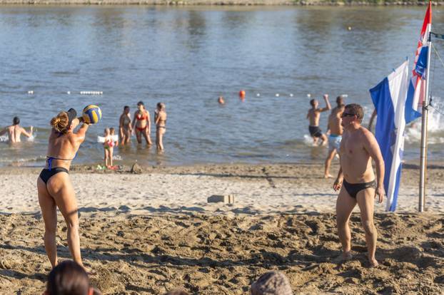 Osijek: Spas od vrućina mnogi su potražili na popularnoj gradskoj plaži