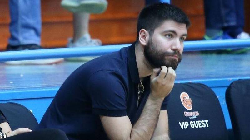 Tedeschi ml. je 2022. zaustavio trajekt jer je zakasnio. Rekao je da je dio osiguranja premijera