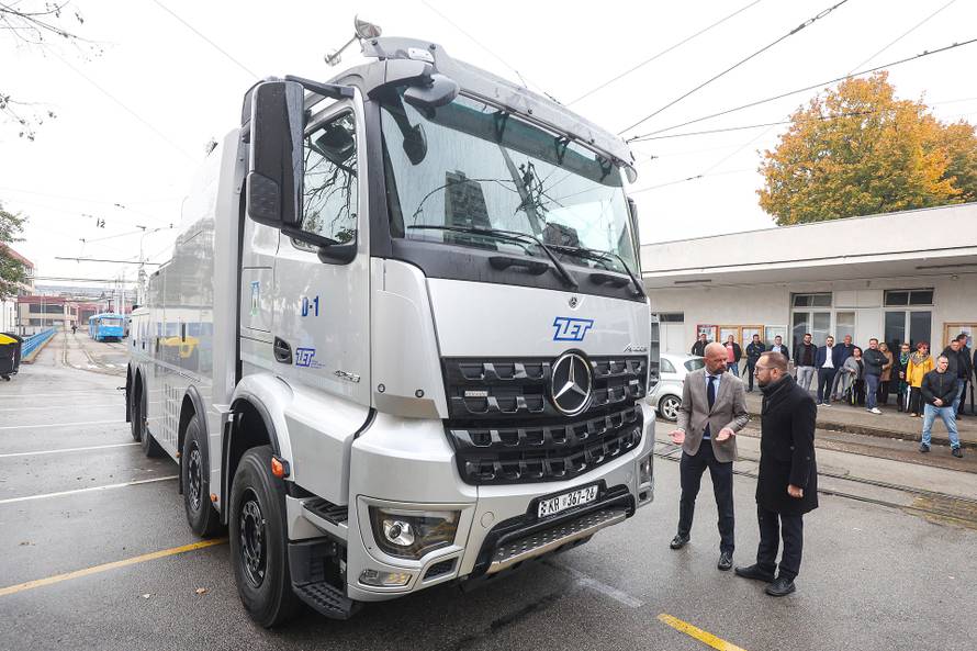 Tomaševi? i ZET predstavili nove niskopodne autobuse na elektri?ni pogon