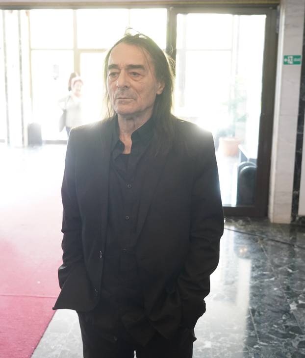 Beograd: Dado Topić s bijelom ružom oprostio se od Slađane Milošević