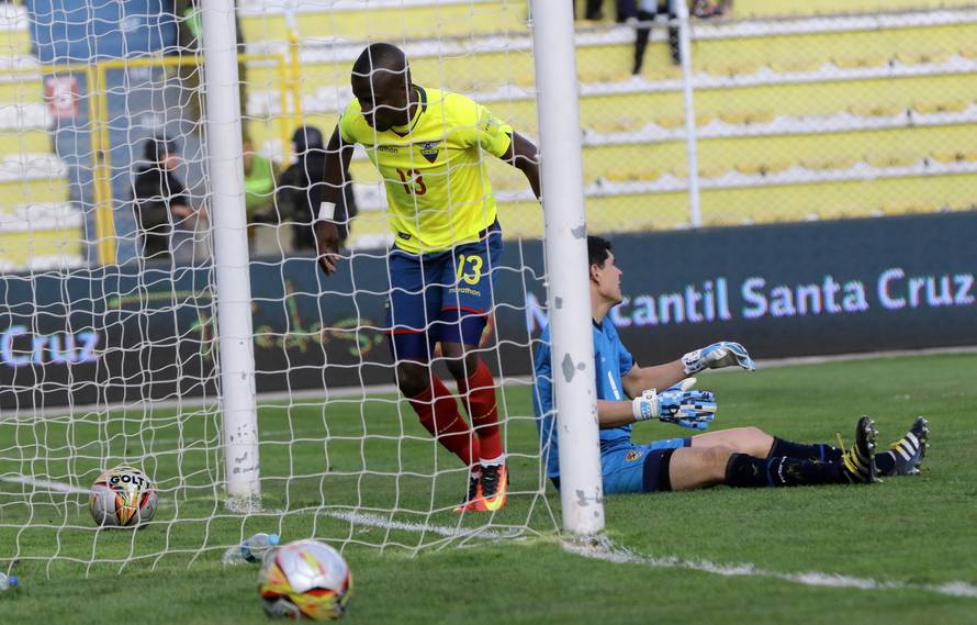 Football Soccer - World Cup 2018 Qualifier - Bolivia v Ecuador