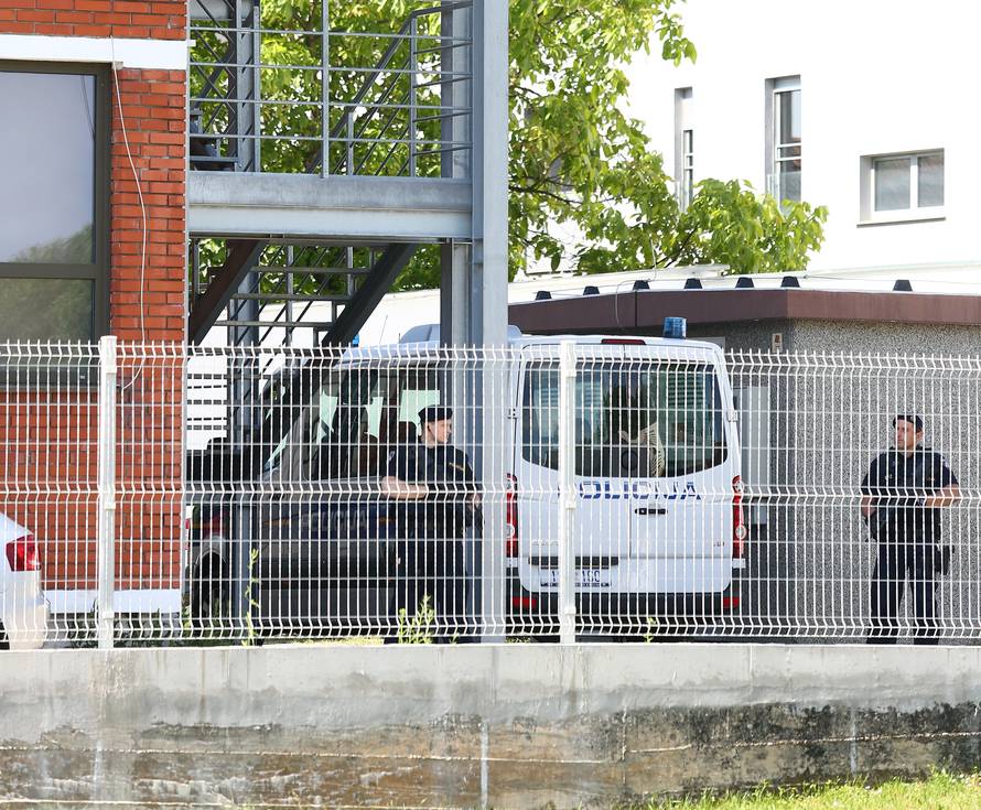 Policija s dugim cijevima čuva navodnog Mossadovog agenta