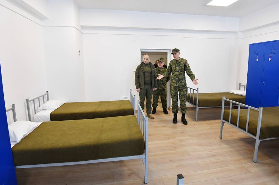 Knin: Ministar obrane Ivan Anuši? u obilasku objekata vojarne General-bojnik Andrija Matijaš-Pauk