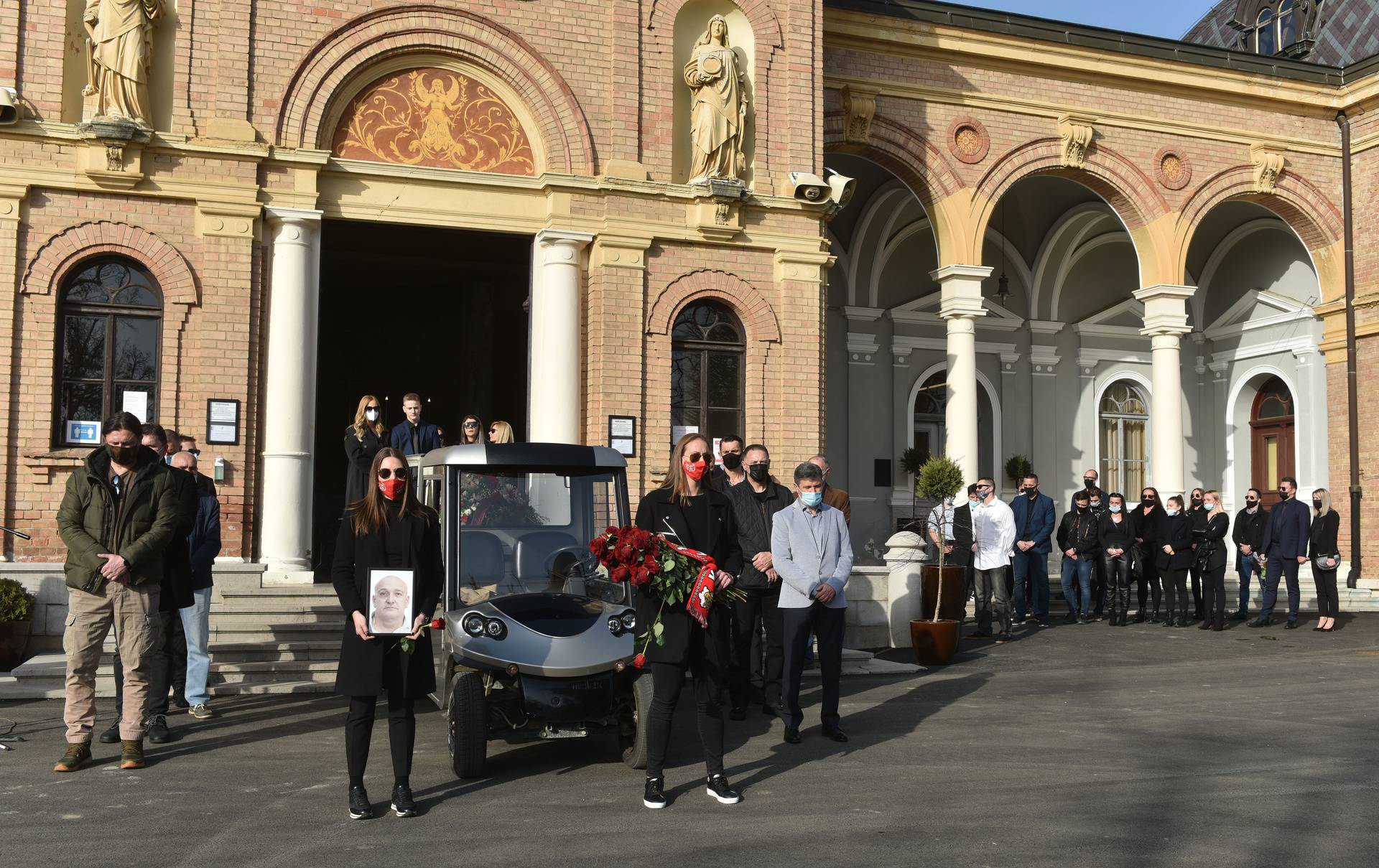 Zagreb: Sprovod rukometnog trenera Zlatka Saračevića na groblju Mirogoj