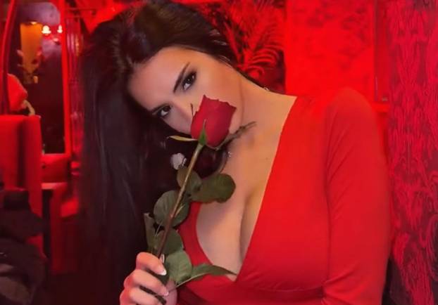 FOTO Bujna stjuardesa zavela zvijezdu Juvea. Žena je saznala