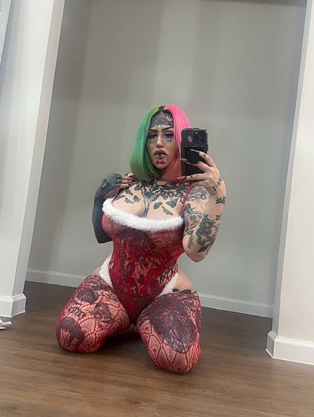 FOTO Tetovirala očne jabučice i razdvojila jezik. Obožava svoj izgled: 'Viču mi da sam demon!'