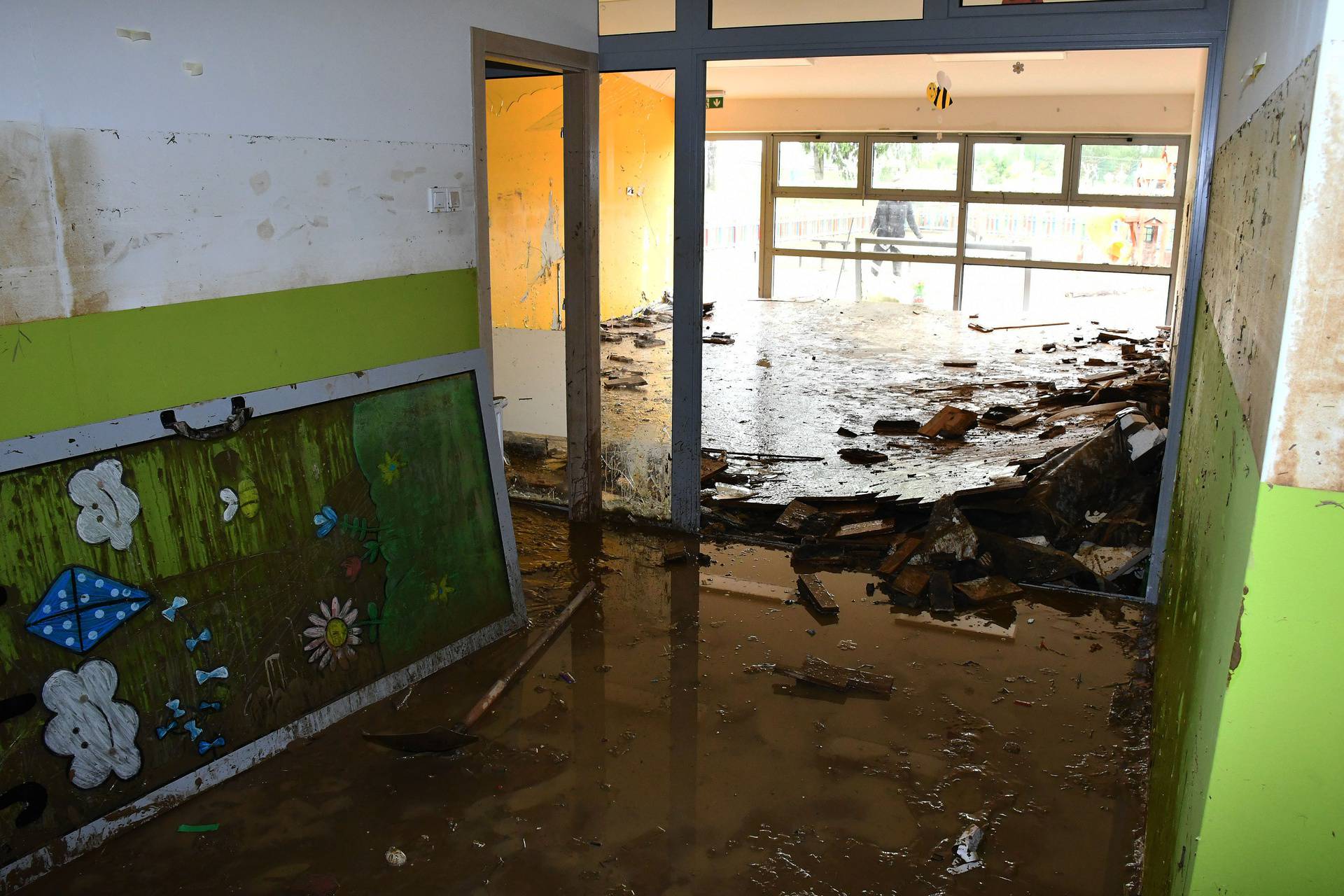 Čačinci: Poplavljen novi vrtić i objekti sportskog centra, gotovo sve stvari uništene