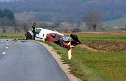 Užas kod Križevaca: Preticala je kamion i zabila se u kombi