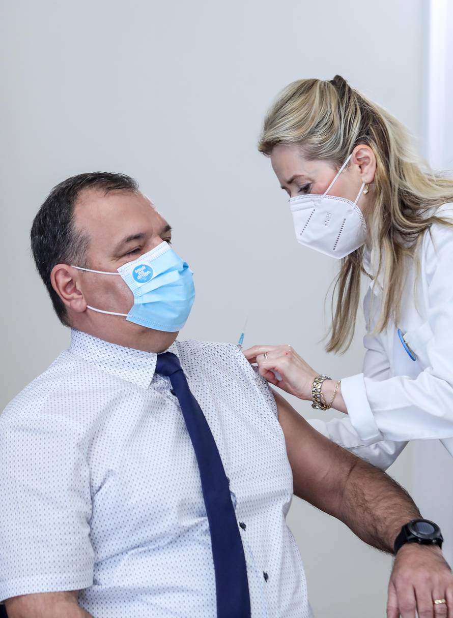 VIDEO: Plenković, Jandroković i Beroš cijepili se AstraZenecom