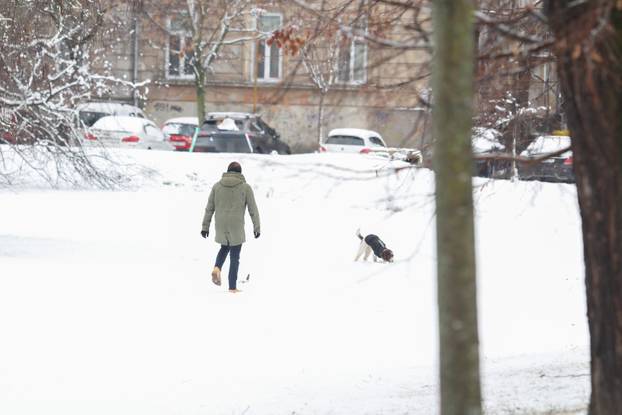 Snježni pokrivač je zabijelio je Osijek