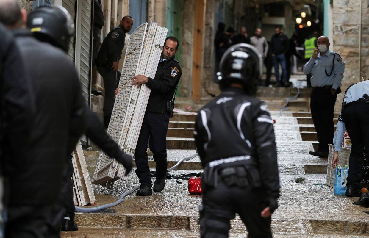 Palestinac usred svetišta u Jeruzalemu ubio čovjeka i ranio još trojicu, policija ga ubila