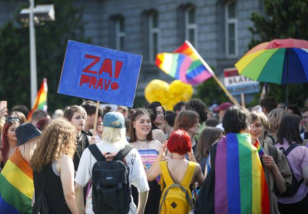 Zagreb: Okupljanje sudionika 21. Povorke ponosa pod sloganom "Dajte nam naša četiri zida!"