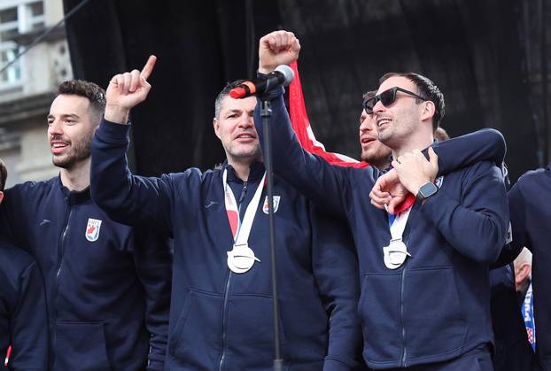 Zagreb: Hrvatska rukometna reprezentacija stigla na svečani doček na Trgu bana Josipa Jelačića