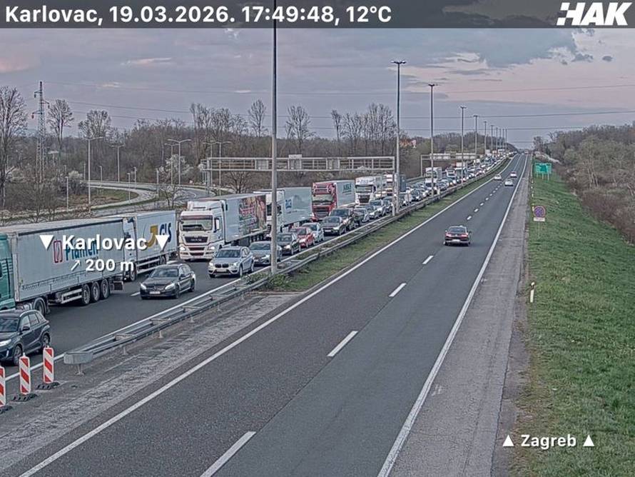 FOTO Kaos na A1: Zbog prevrtanja kamiona, kod Karlovca kolona od 7 kilometara