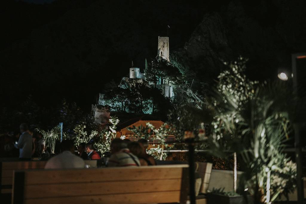 Rooftop bar Eol u Omišu – spoj suvremenosti i tradicije