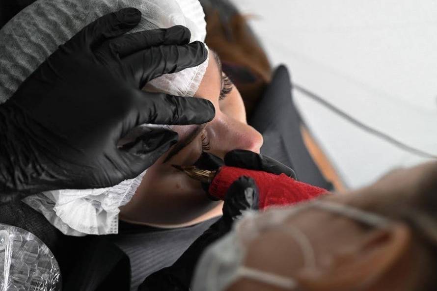Manje šminke, više samopouzdanja: Beauty trendovi koje vrijedi otkriti