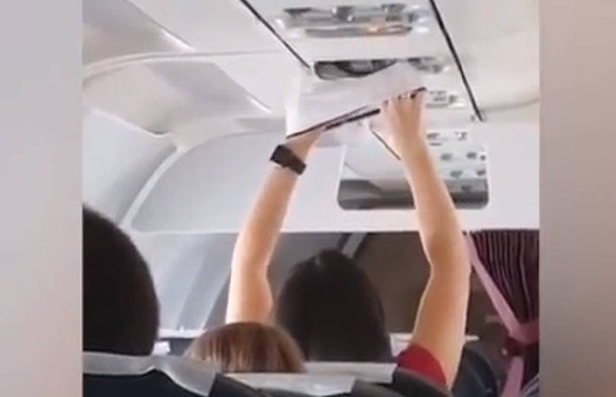 Mahala je gaćama 20 minuta: Žena u avionu sušila svoj veš