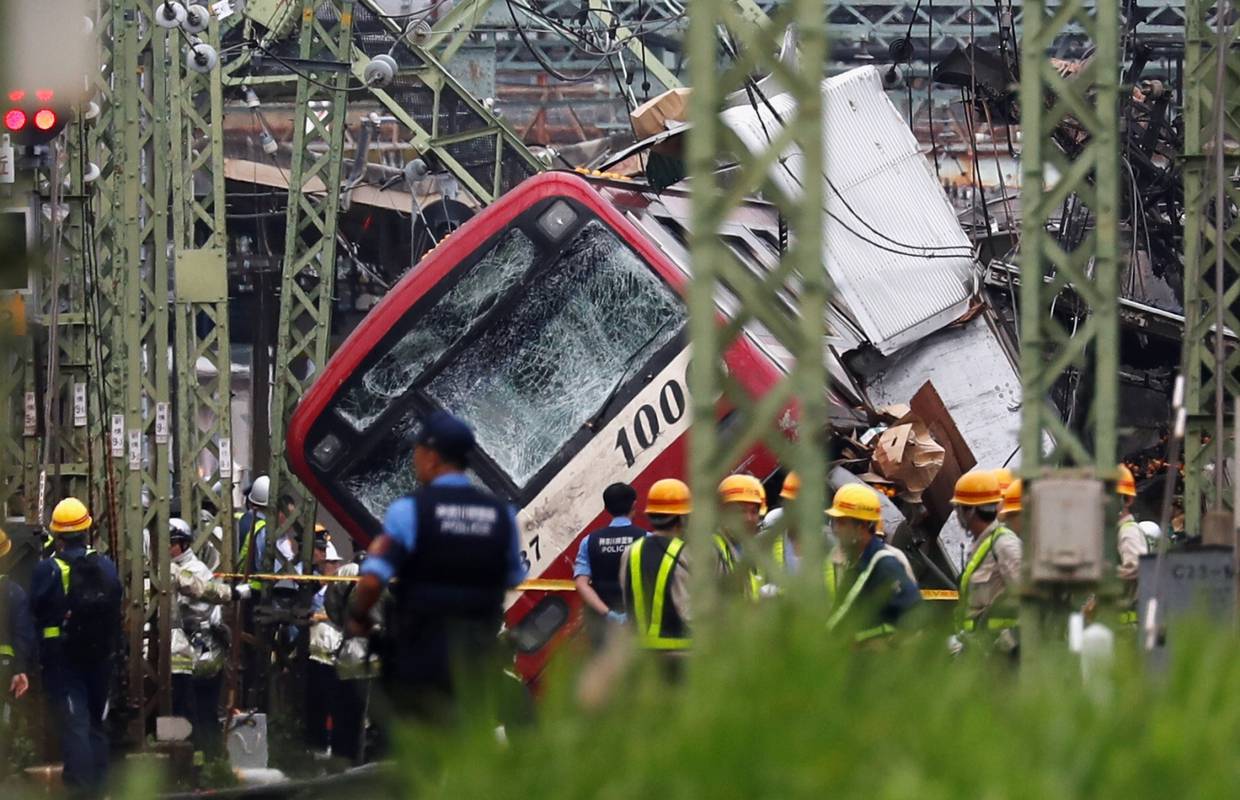 U sudaru kamiona i vlaka u Japanu ozlijeđeno je 34 ljudi