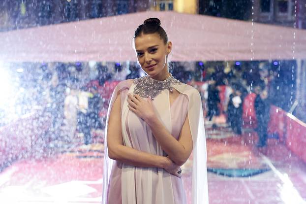 Jaka kiša nije zaustavila filmske zvijezde na crvenom tepihu Sarajevo Film Festivala