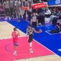 Najbizarniji šut sezone? Kako je Giannis uhvatio triple double