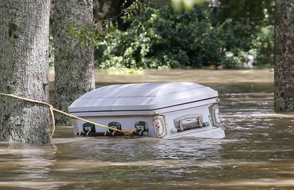 Strašna kataklizma u Louisiani iz grobnica izbacila lijesove...