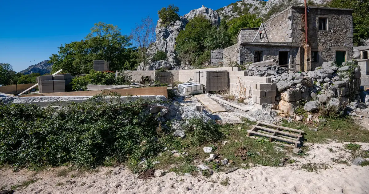 Defendant Argues in Court that Nine Velebit Villas are Legally Cow Sheds: A Case of Alleged Illegal Construction