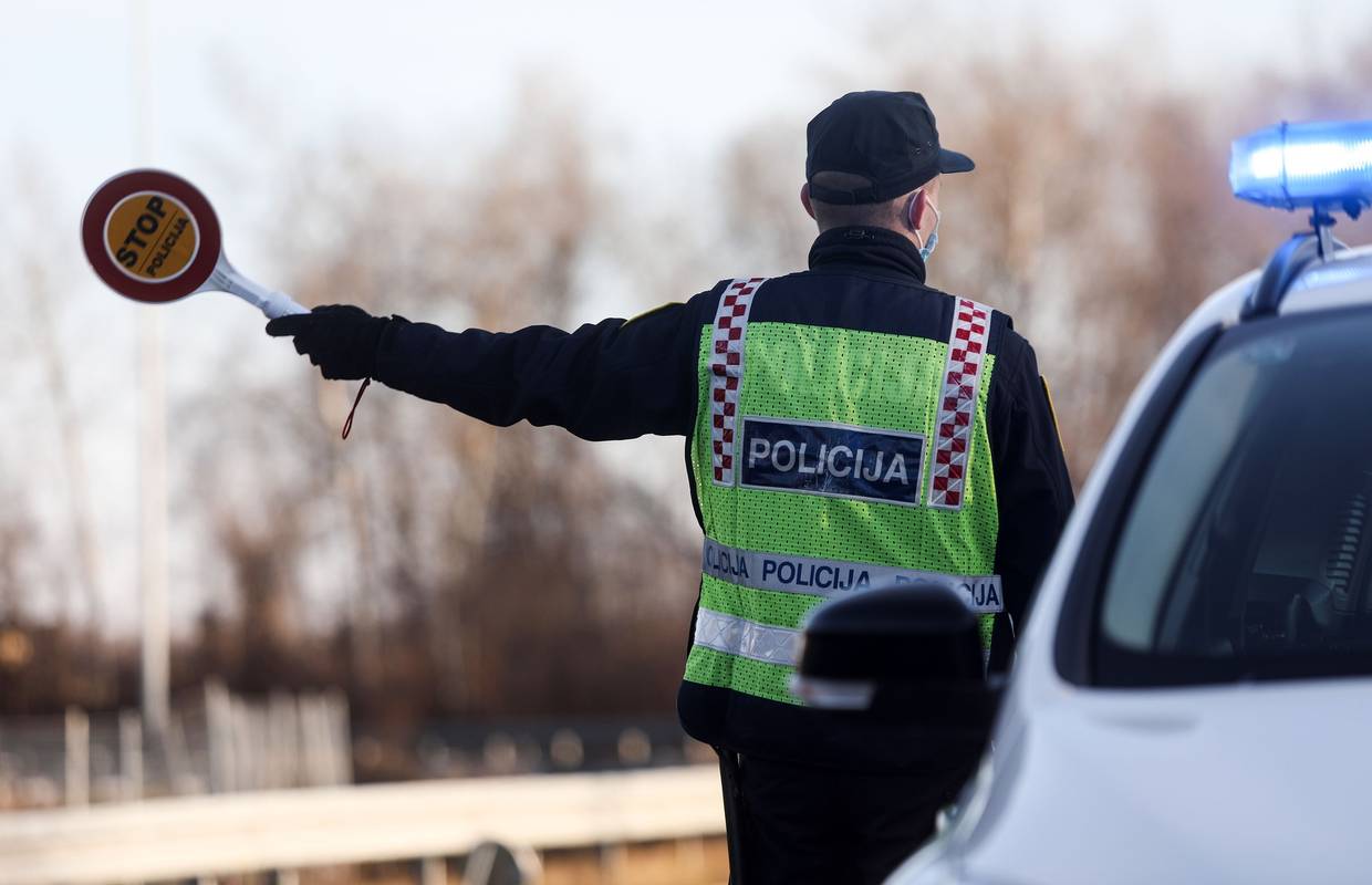 Poljak na A1 mrtav pijan vozio autobus: Zabio se u prometni znak pa onda u zaštitnu ogradu