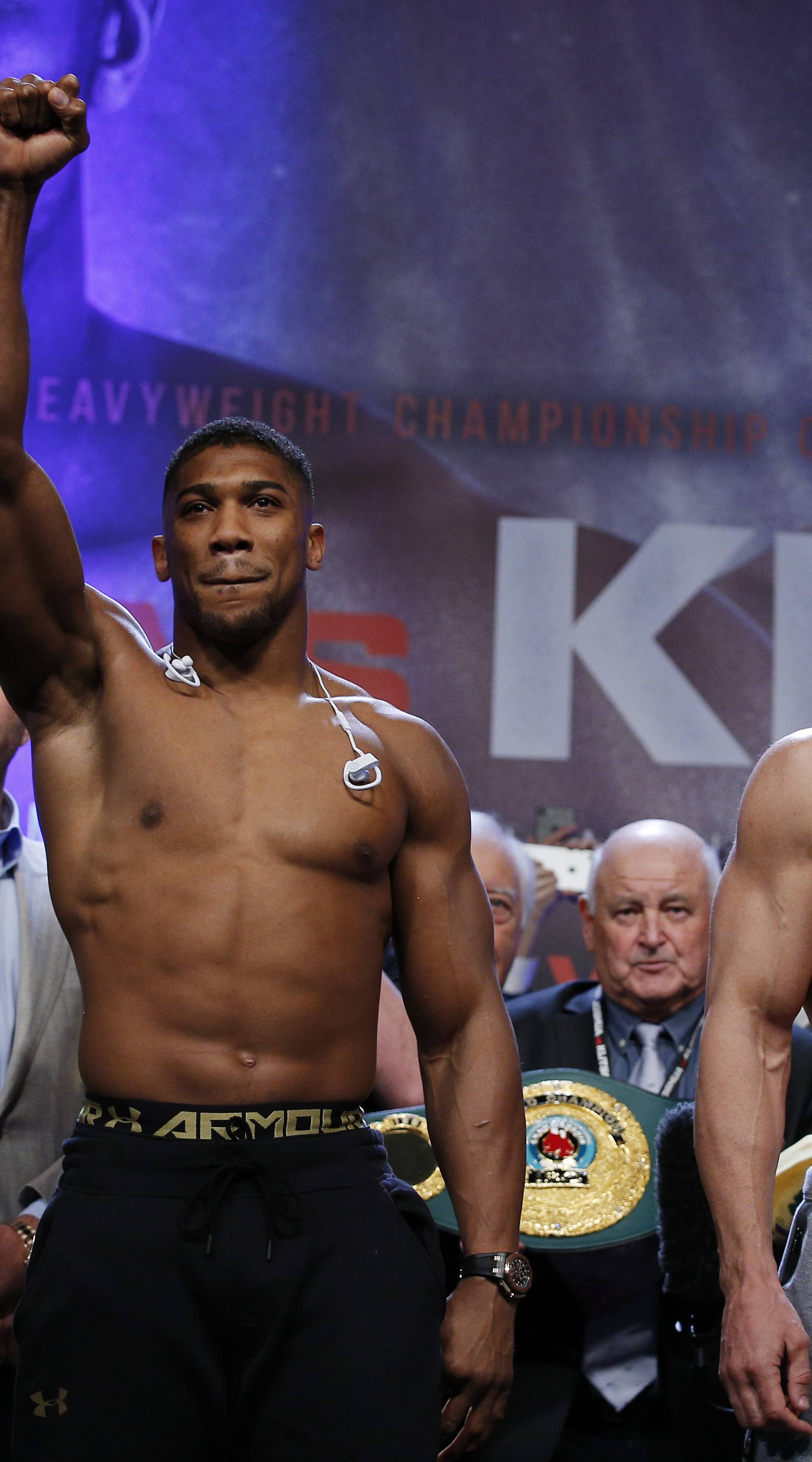 Anthony Joshua and Wladimir Klitschko during the weigh-in