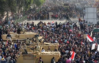 Kairo: U krvavim sukobima 7 ljudi poginulo, 800 ozlijeđeno