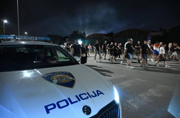 Zagreb: Završio je koncert Marka Perkovića Thompsona, kolone ljudi idu s hipodroma