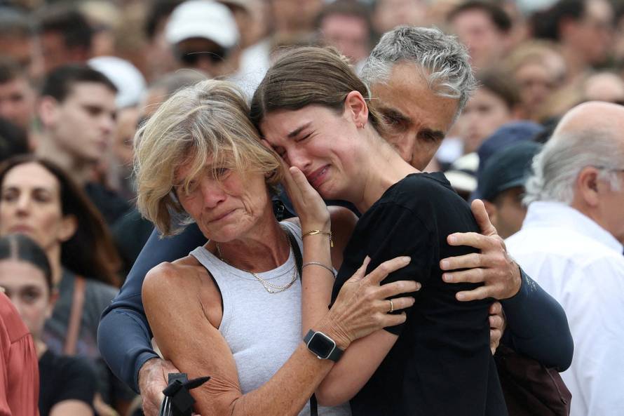 People pay respects at to victims of a shooting during a Jewish holiday celebration at Bondi Beach, in Sydney