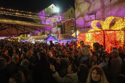 Evo kako izgledaju Adventi diljem zemlje: Sve je spremno u Opatiji, Splitu, Križevcima...