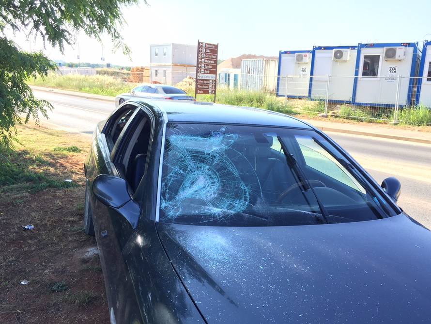 Potuklo se 15 ljudi u Poreču: Troje ozlijeđeno, auti razbijeni