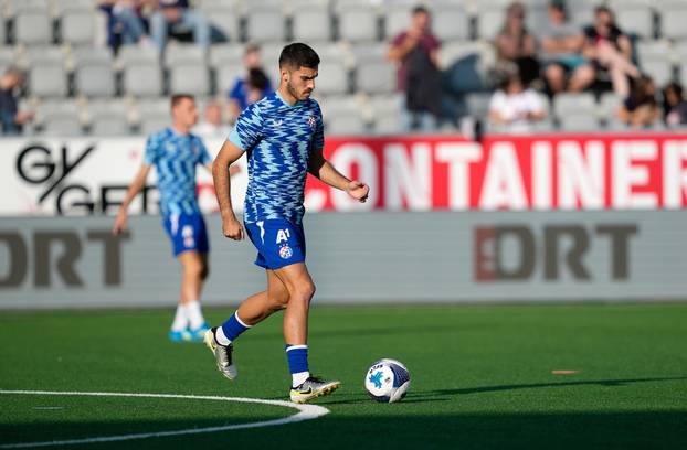 Thun: Zagrijavanje igrača prije početka utakmice FC Thun - GNK Dinamo