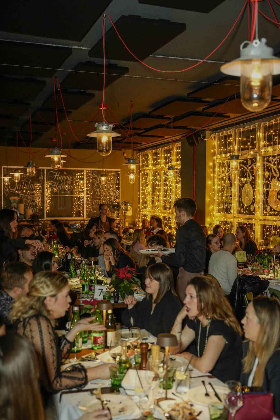 Dođite na 'Ničiju svadbu' svake subote u Zagrebu! Vijori barjak, trešte domaći hitovi, leti buket