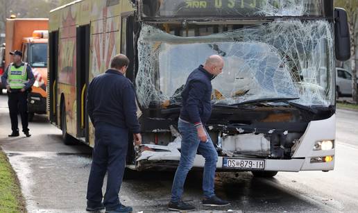 FOTO Krš i lom u Osijeku: Sve je puno stakla! Evo kako izgleda mjesto sudara dva autobusa