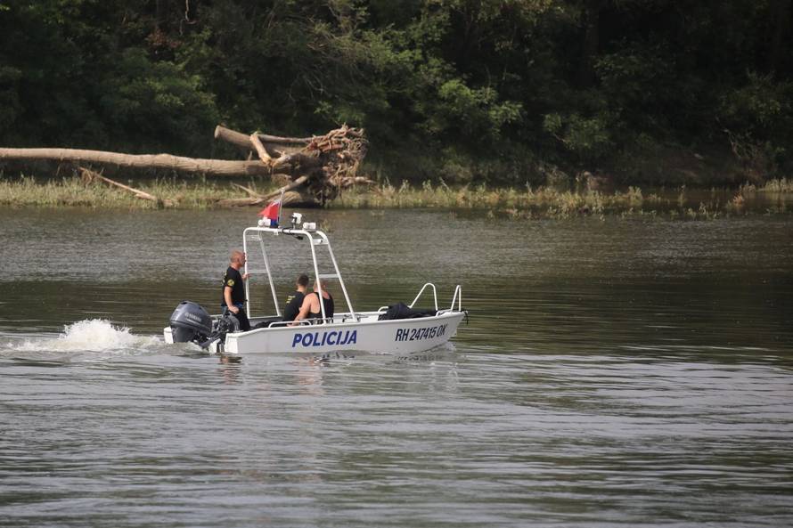 Dječaka (8) traže brojne službe, akciju otežava nabujala Drava