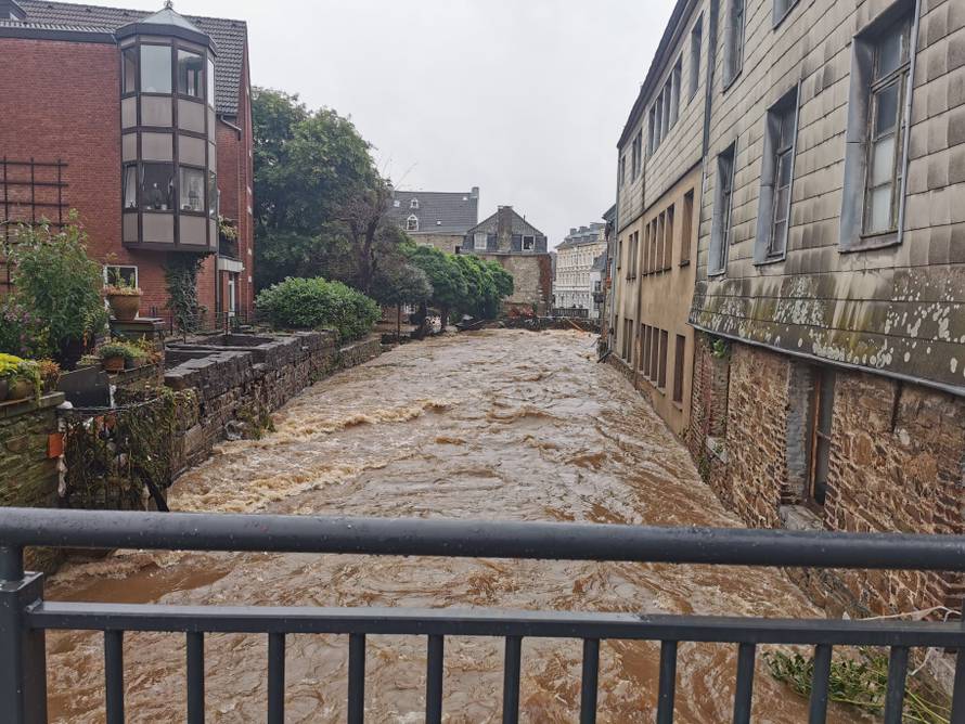 Kaotično stanje u Njemačkoj i Belgiji: Najmanje 42 mrtvih, na desetke nestalih u  poplavama