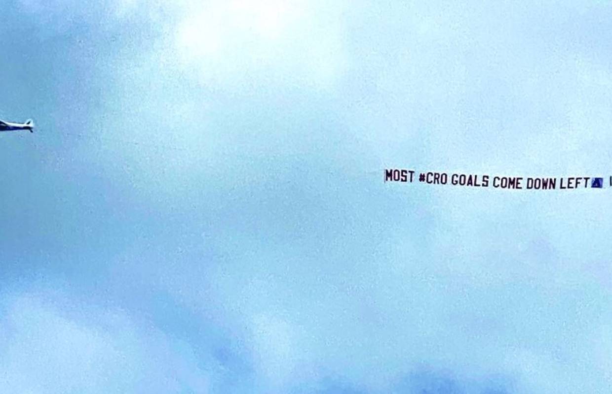 Englezi oduševili svoje igrače: Avionom daju savjete treneru!