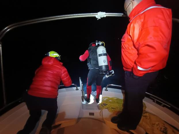 FOTO UŽASA KOD SENJA Ovdje su ronioci izvukli četiri tijela!