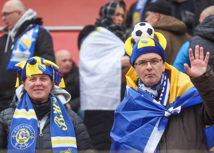 Zenica: Navijači očekuju početak utakmice između Bosne i Hercegovine i Italije