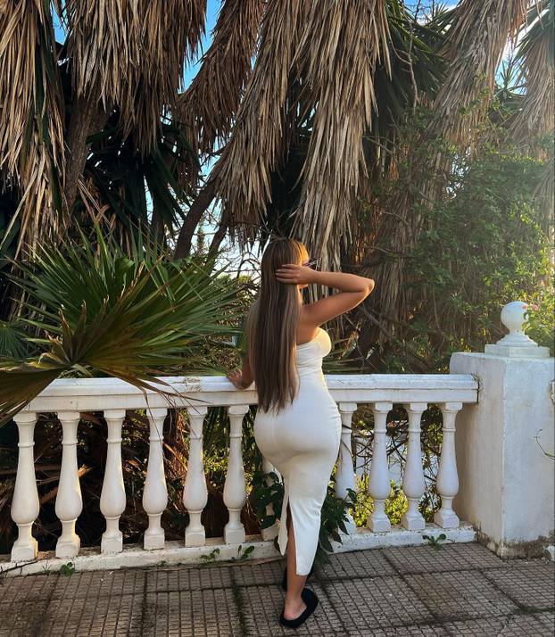 FOTO Zbog supruga je prešla na islam, a optužili su ju da zbog njene 'magije' on ne igra za BiH