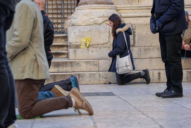 Split: Molitva muškaraca na prvu subotu u mjesecu na Peristilu