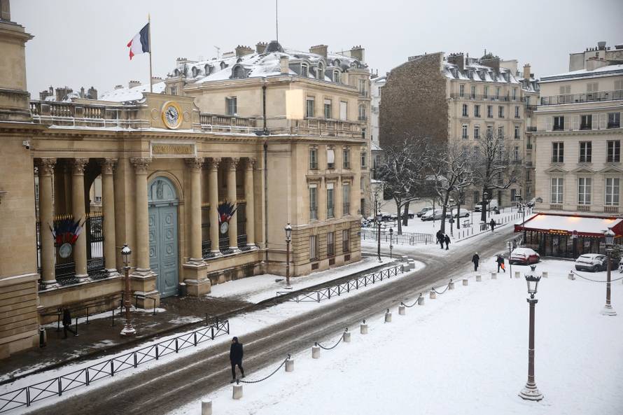 Snow and freezing temperatures in Paris