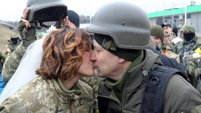 Members of the Ukrainian Territorial Defence Forces got married in Kyiv