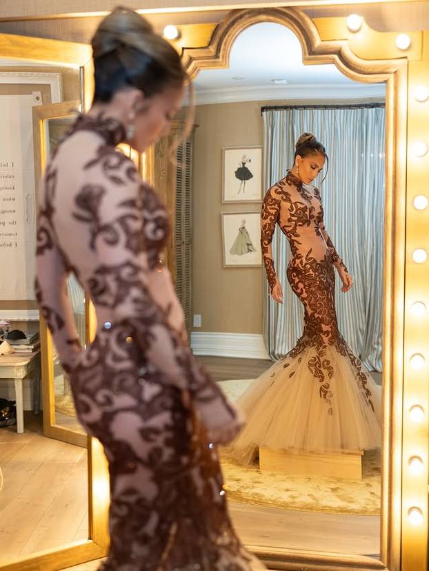 FOTO  Disciplina, snaga i ples - tajna top izgleda Jennifer Lopez